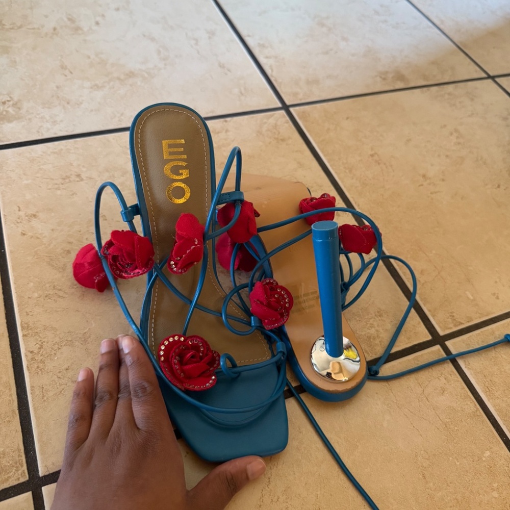 Shoes - Picture 2 of 6